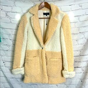 Laveer Cream and Tan Sherpa Long Sleeve Coat Size X-Small Excellent Condition